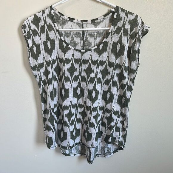 🔹4/$25 — LOFT Green & White Pattern Top - Picture 1 of 6